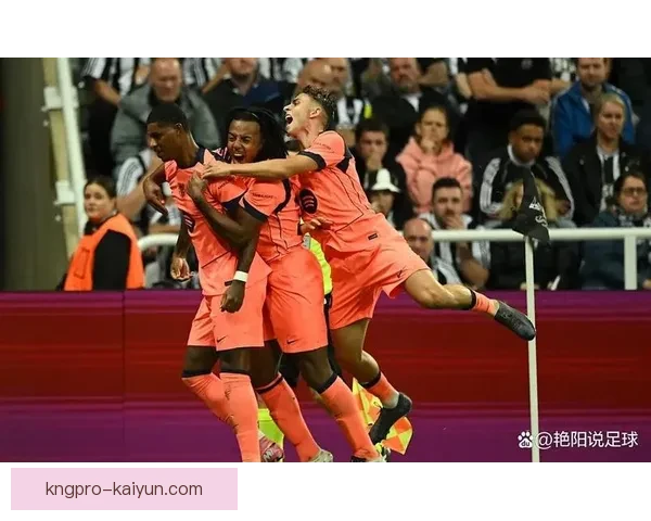 拉什福德在新战术体系中表现稳健，适应能力增强引发关注